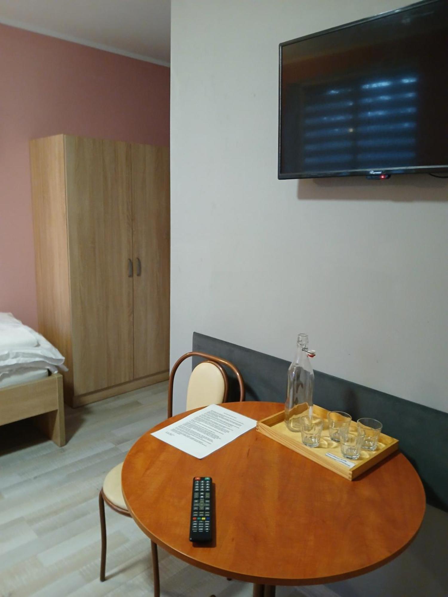 오스트로다 Dom Brama Mazur B&B 외부 사진