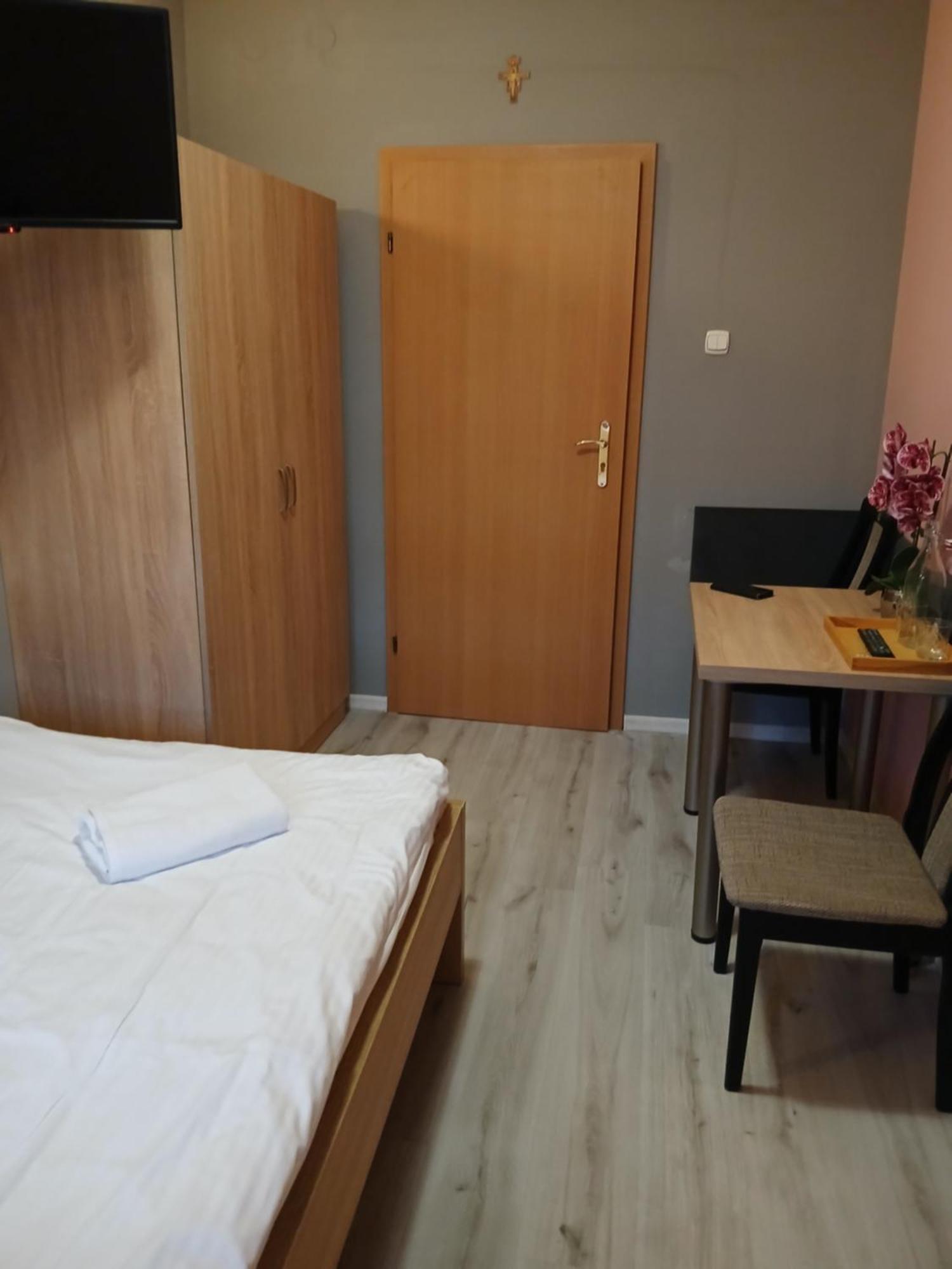오스트로다 Dom Brama Mazur B&B 외부 사진