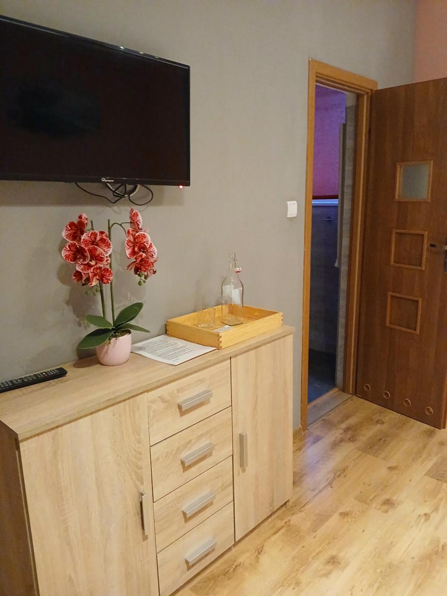 오스트로다 Dom Brama Mazur B&B 외부 사진